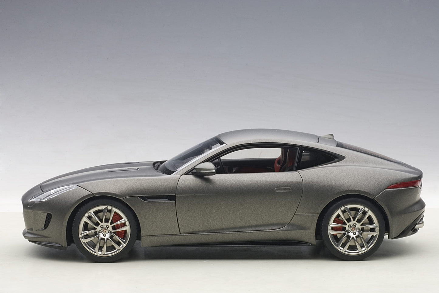 Jaguar F‑Type R Coupé – 2015 – Matt Grey – AUTOart