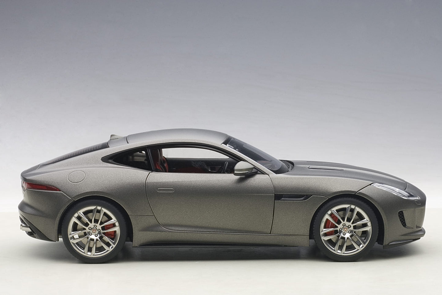 Jaguar F‑Type R Coupé – 2015 – Matt Grey – AUTOart