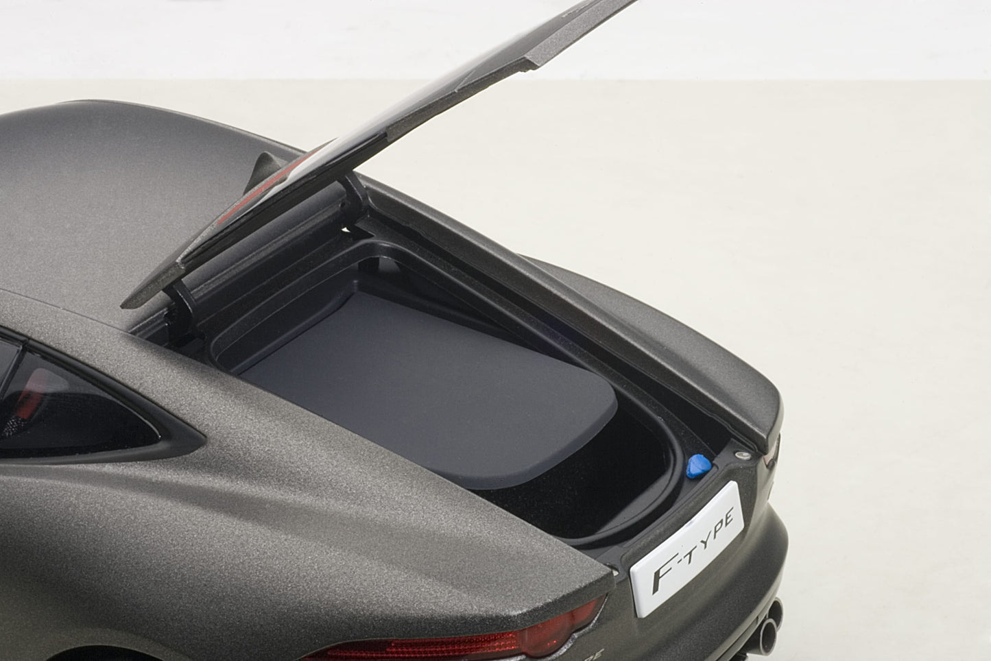 Jaguar F‑Type R Coupé – 2015 – Matt Grey – AUTOart