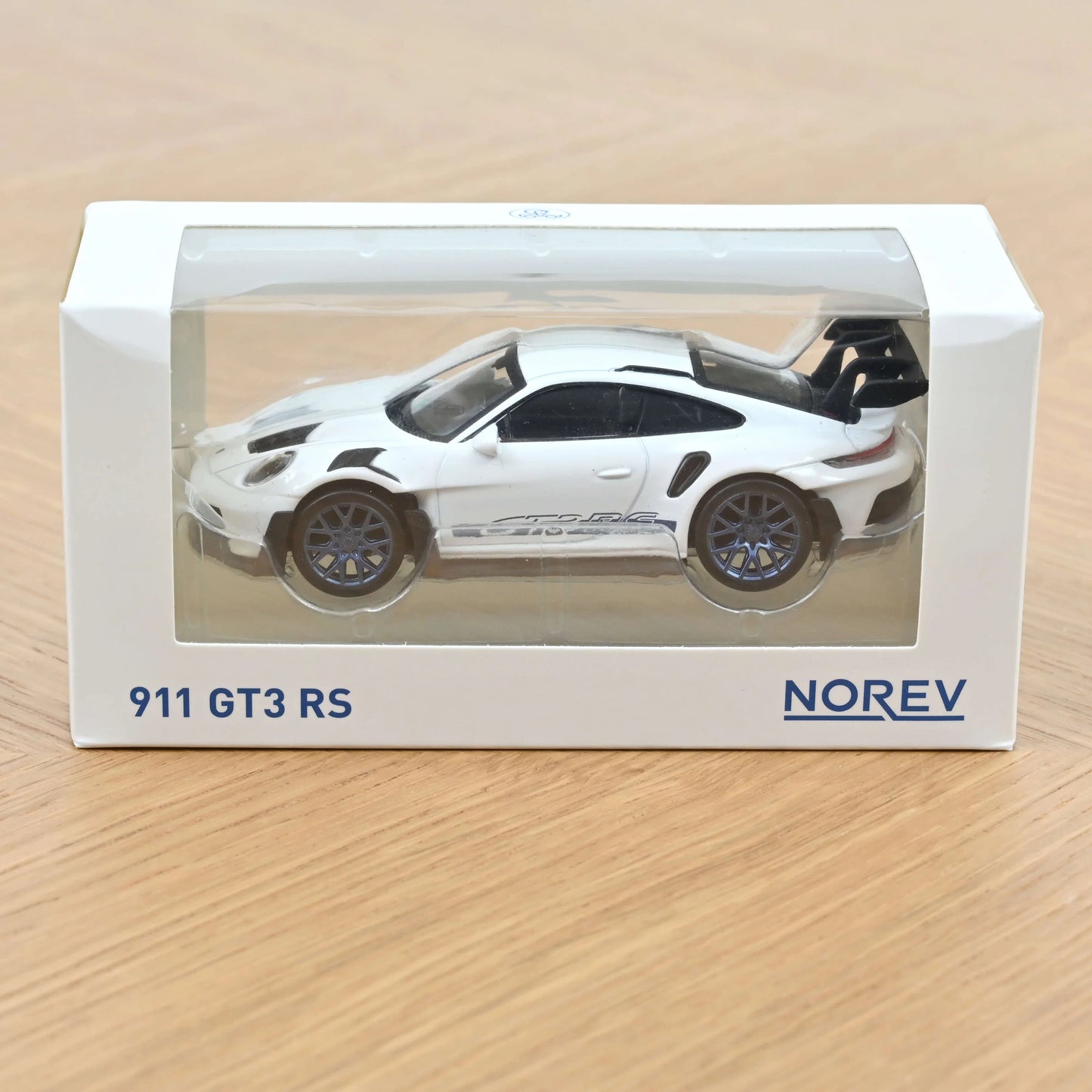 Porsche 911 GT3 RS – 2022 – Bela sa plavim nalepnicama – Jet-Car – 1:43 – Norev