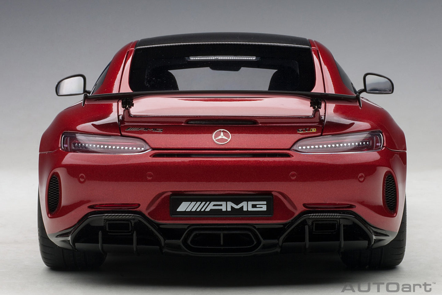 Mercedes‑AMG GT R – 2017 – Designo Cardinal Red Metallic – AUTOart