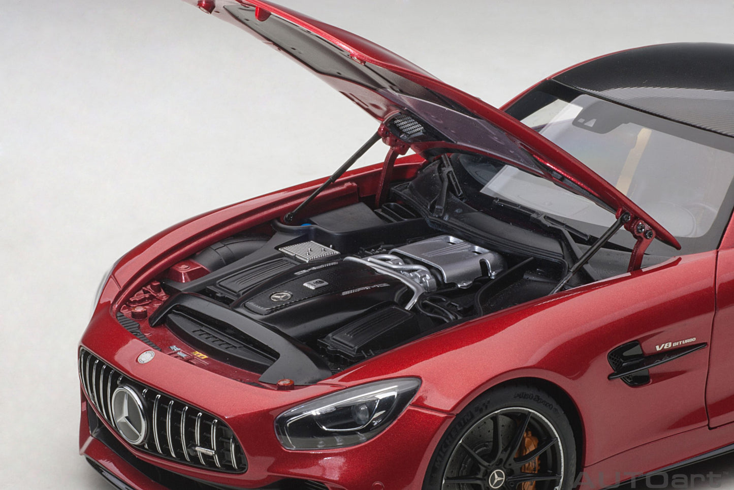 Mercedes‑AMG GT R – 2017 – Designo Cardinal Red Metallic – AUTOart