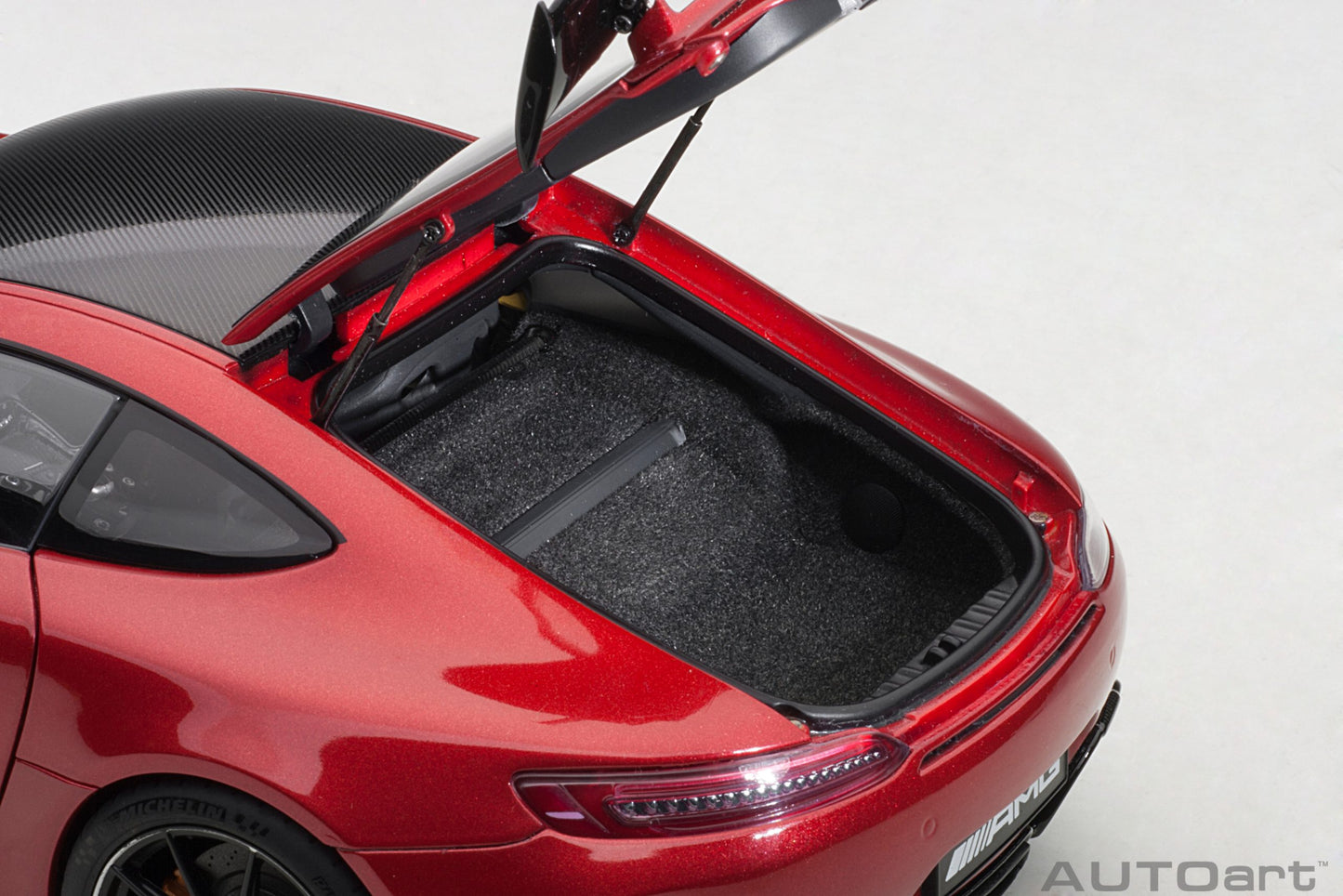 Mercedes‑AMG GT R – 2017 – Designo Cardinal Red Metallic – AUTOart