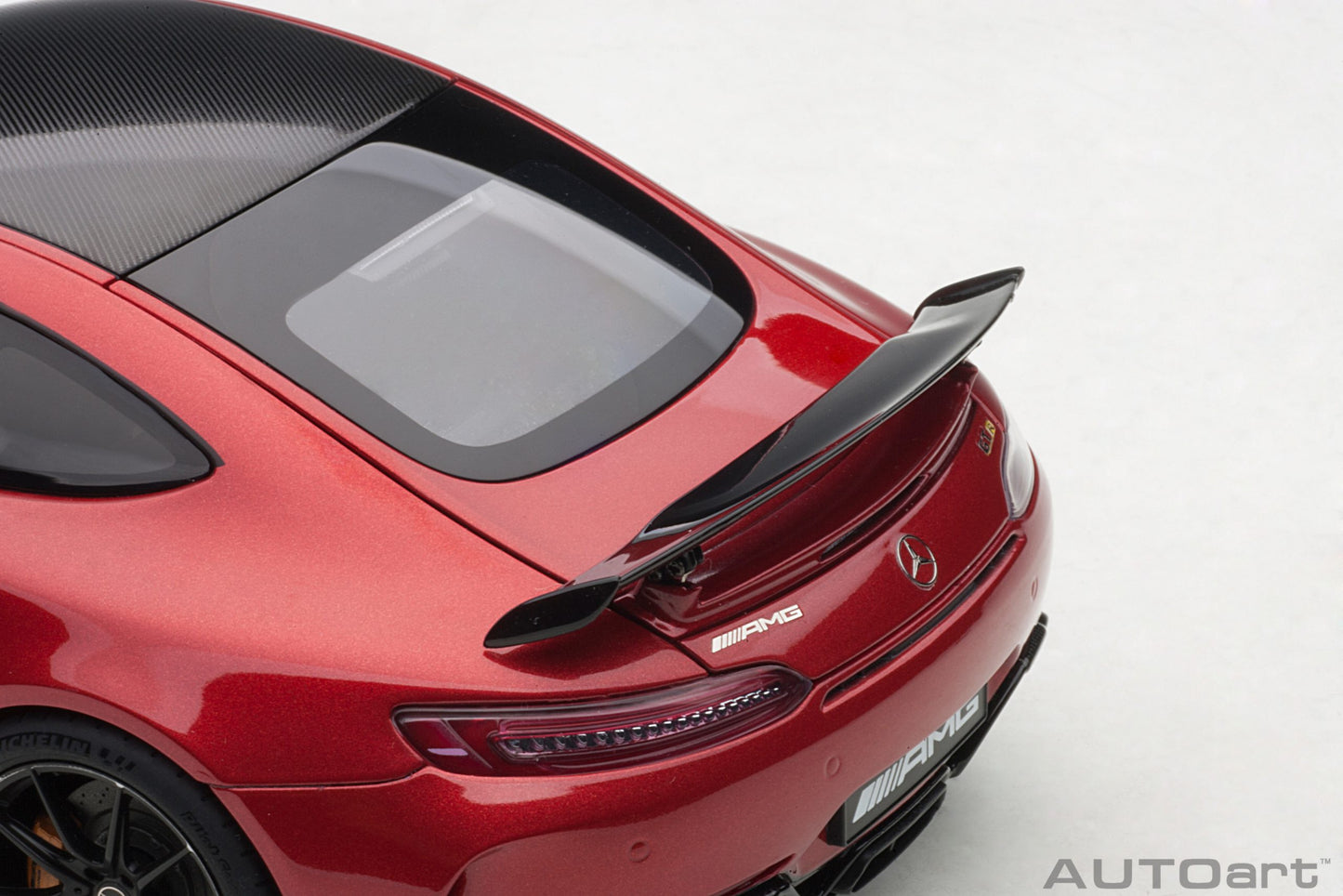 Mercedes‑AMG GT R – 2017 – Designo Cardinal Red Metallic – AUTOart