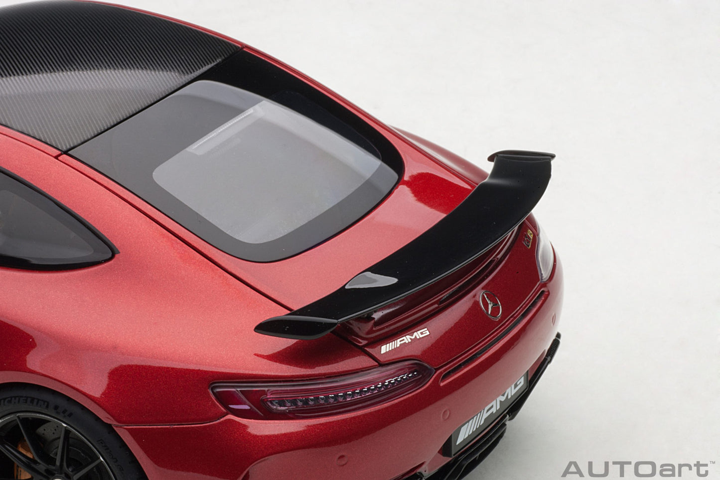 Mercedes‑AMG GT R – 2017 – Designo Cardinal Red Metallic – AUTOart