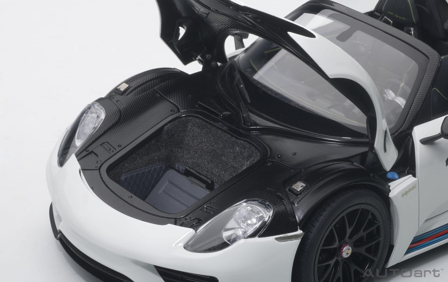 Porsche 918 Spyder Weissach Package – 2013 – White & Martini Livery – AUTOart