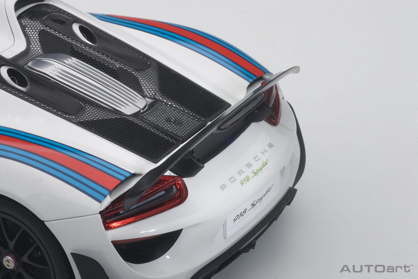 Porsche 918 Spyder Weissach Package – 2013 – White & Martini Livery – AUTOart
