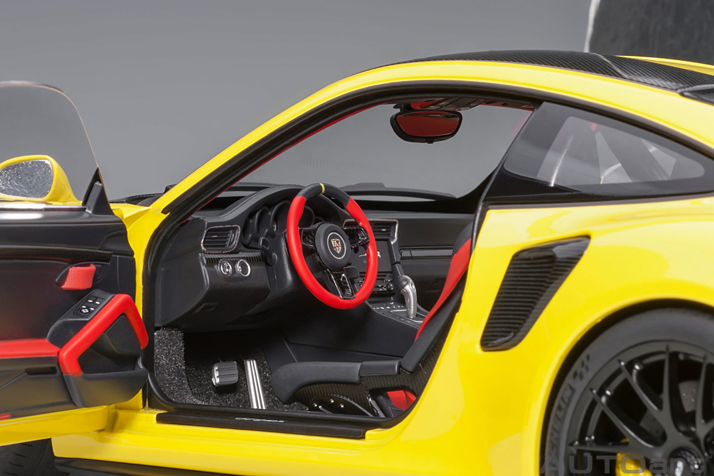 Porsche 911 (991.2) GT2 RS Weissach Package – 2017 – Racing Yellow – 1:18 – AUTOart