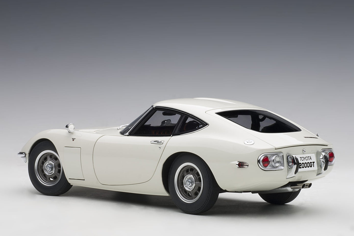Toyota 2000GT – 1967 – White – AUTOart
