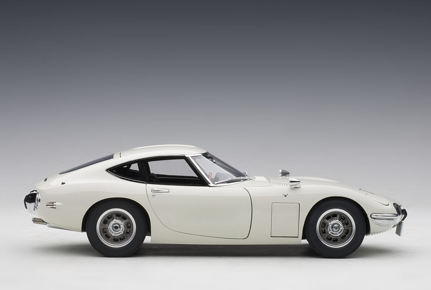 Toyota 2000GT – 1967 – White – AUTOart