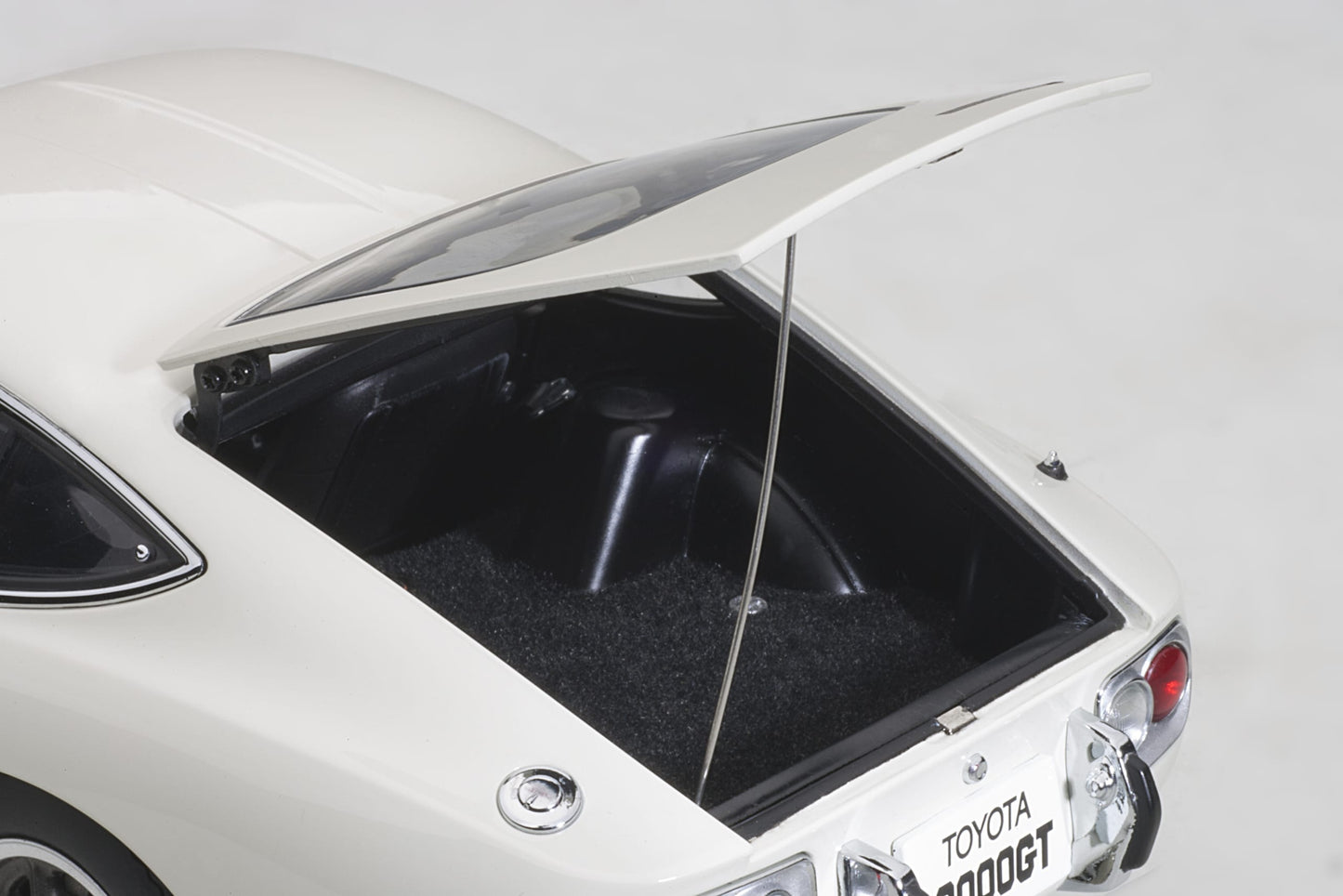 Toyota 2000GT – 1967 – White – AUTOart
