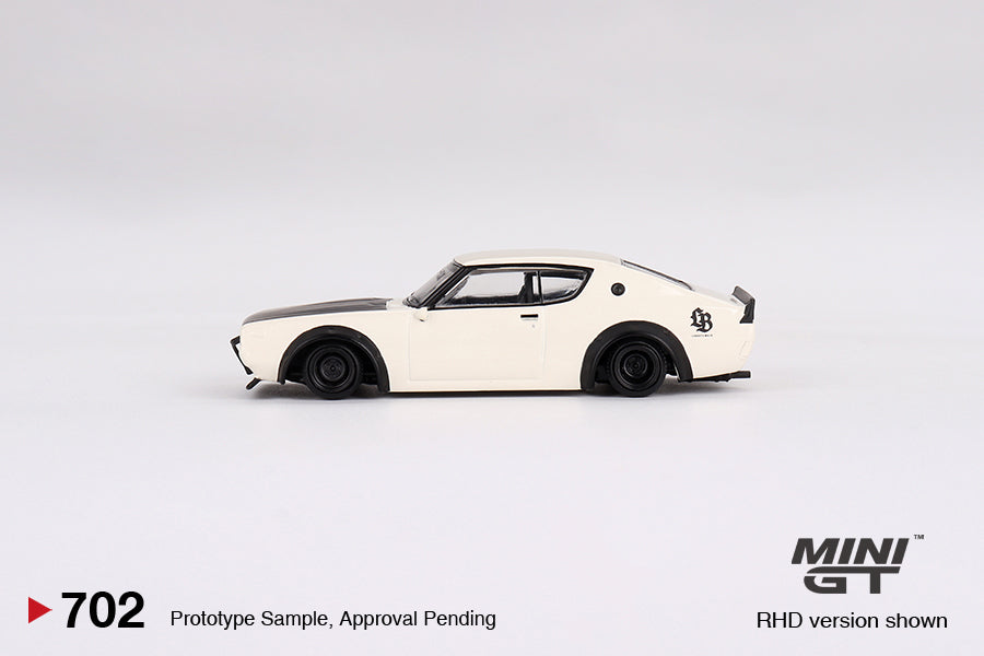Nissan Skyline Kenmeri Liberty Walk bela 1:64 Mini GT