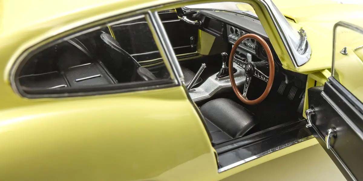 jaguar-e-type-1961-pale-primose-vozaceva-vrata