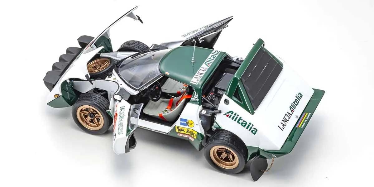 Lancia Stratos HF B. Waldegaard Winner San Remo 1975 - Prikaz modela sa otvorenom haubom, gepekom i vratima, koji otkriva unutrašnje detalje.