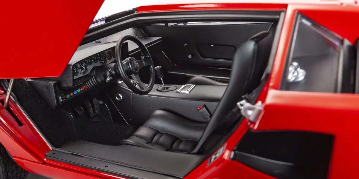 Lamborghini Countach LP400 1974 Red – driver's side door open