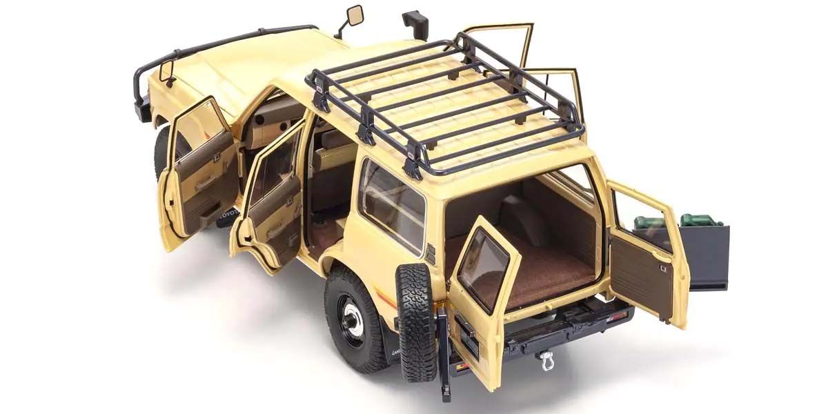 Toyota Land Cruiser 60 1980 Beige - pogled odozgo sa otvorenim vratima