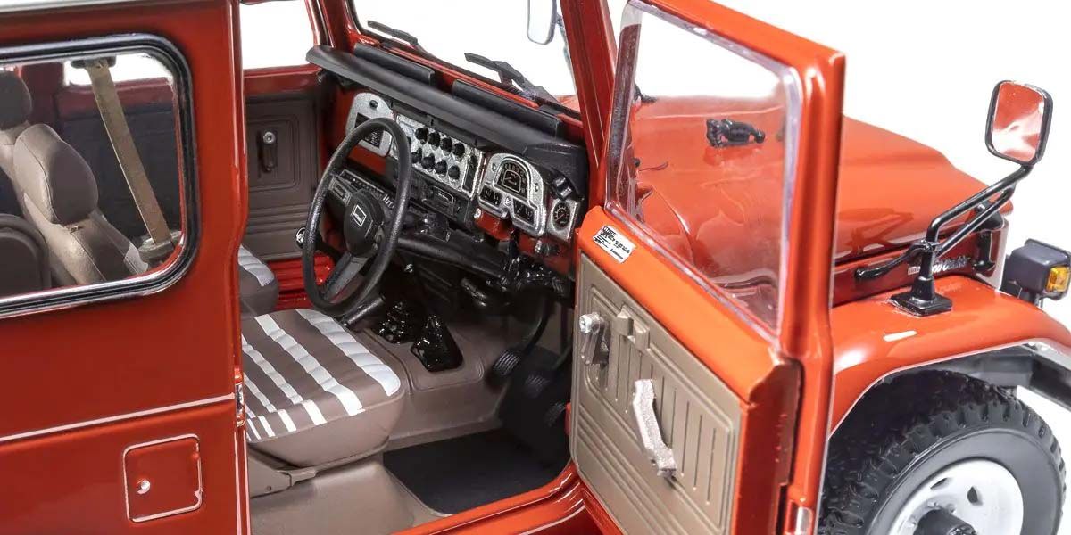 Toyota Land Cruiser 40 Van 1980 Red - Enterijer
