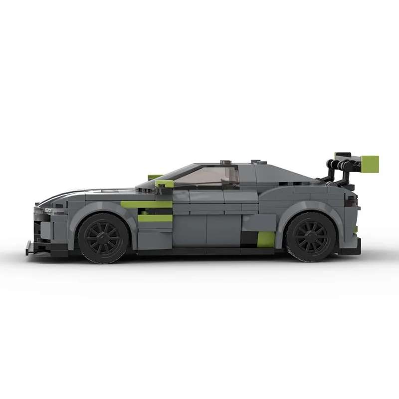 Aston Martin Vantage GT3 model za sklapanje, bočni pogled.