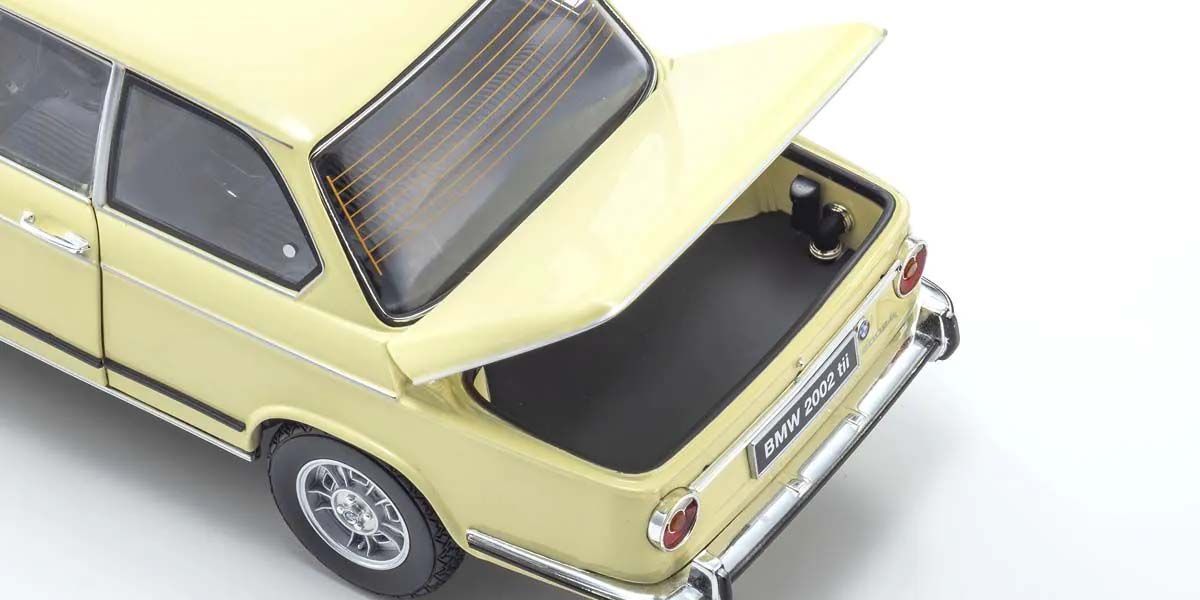BMW 2002 Tii 1972 Cream – Gepek