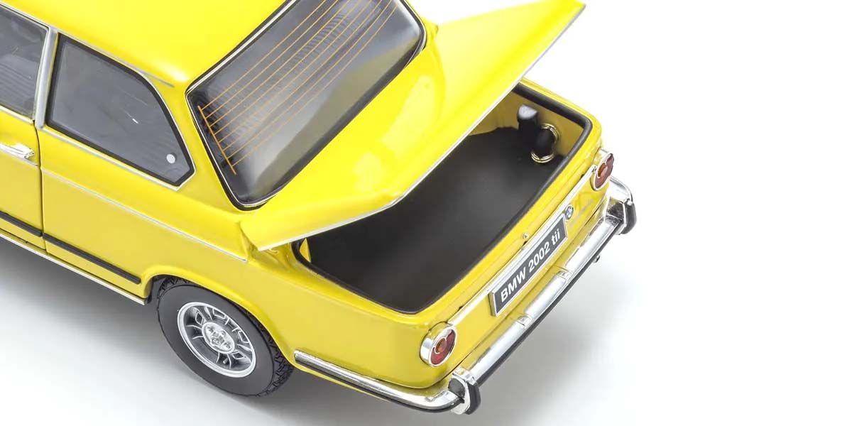 BMW 2002 Tii 1972 Yellow, gepek 2