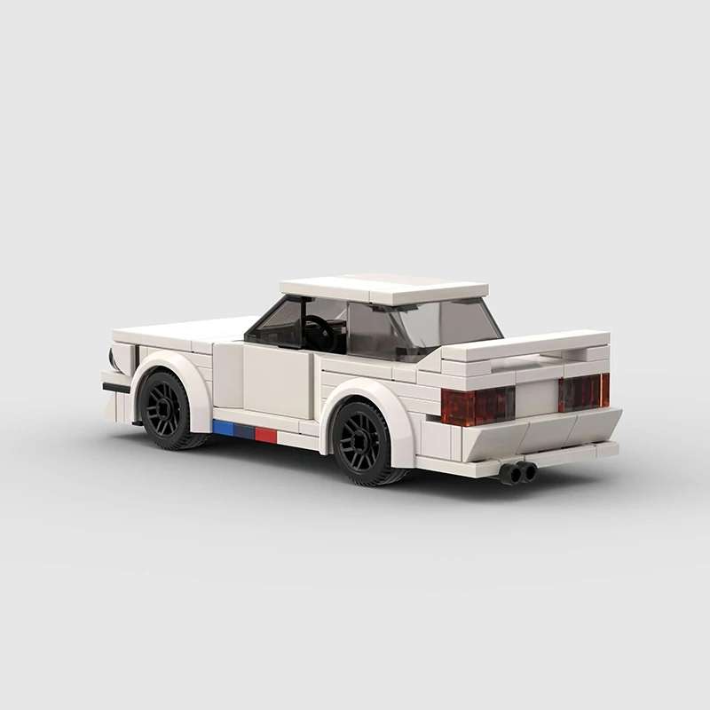BMW E30 White Edition – detaljan pogled zadnjeg dela modela