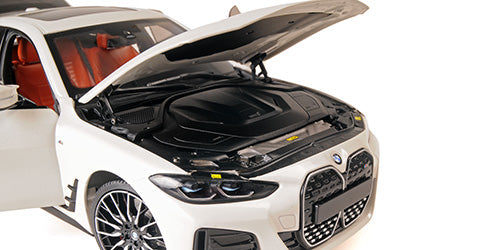BMW i4 M50 2022 White Metallic – Motorni prostor