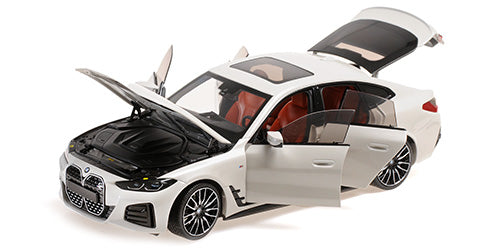 BMW i4 M50 2022 White Metallic – Sve otvoreno sa prednje strane