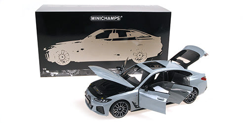 BMW i4 M50 – 2022 – Model ispred originalnog pakovanja sa otvorenim vratima
