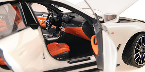 BMW i4 M50 2022 White Metallic – Otvorena suvozačeva vrata