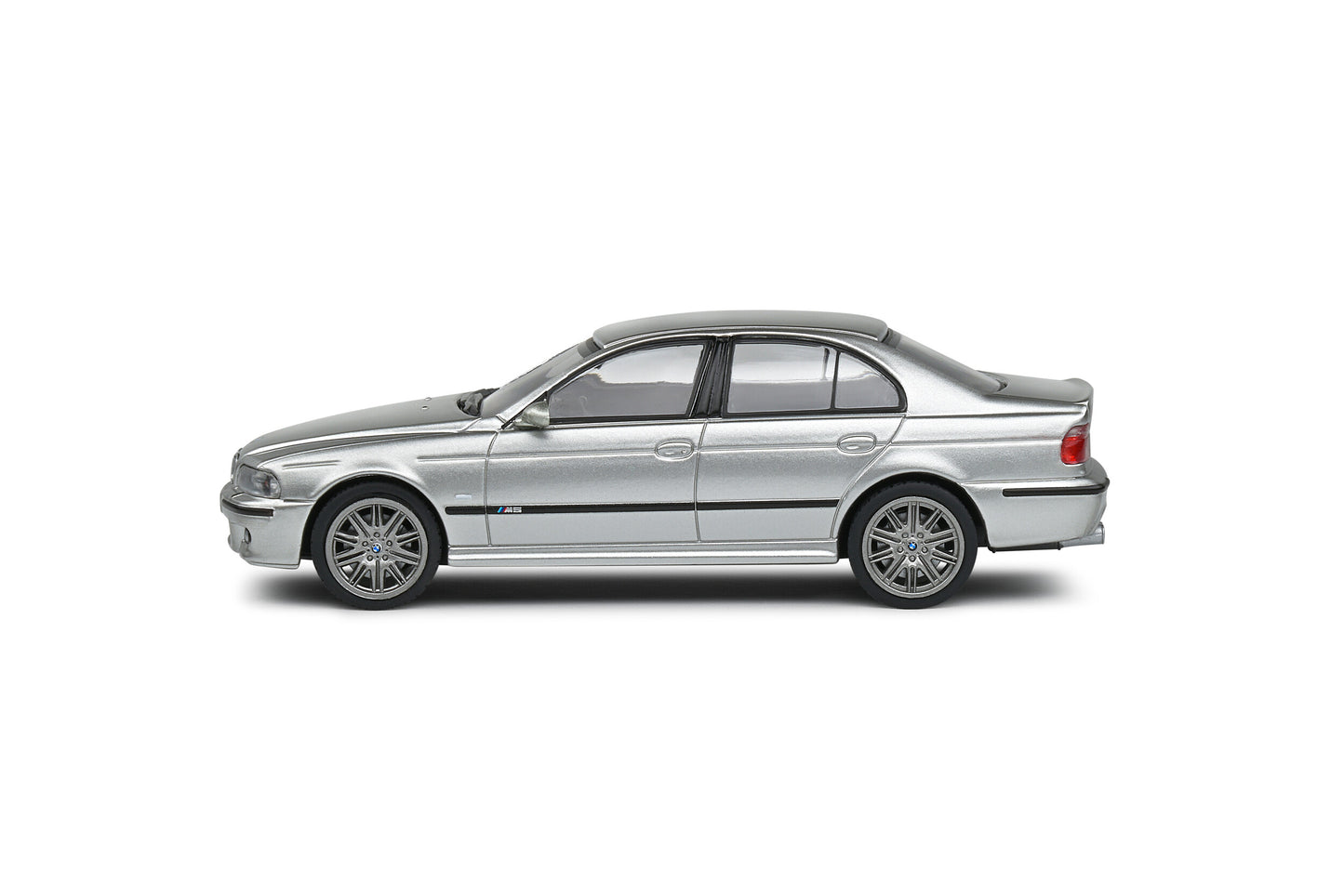 BMW M5 E39 – Titanium Silver – 2000 – Solido