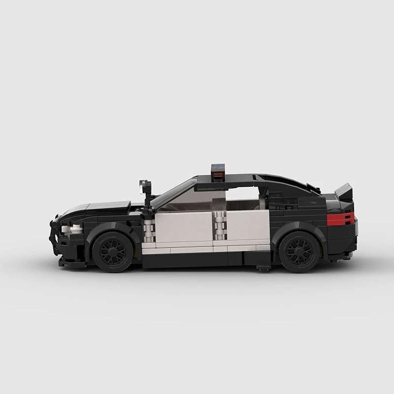 BMW M5 Police autić – bočni pogled na model od 395 delova