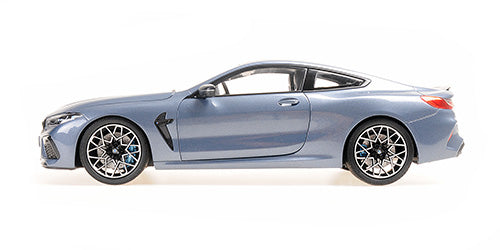 BMW M8 Coupe – Blue Metallic – 2020 bočni prikaz, kolekcionarski metalni autić