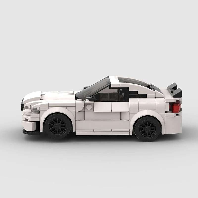BMW M2 F87 - Pogled sa strane sastavljenog modela