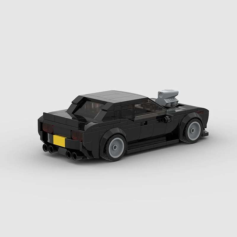 Dodge Challenger Black autić - pogled od nazad