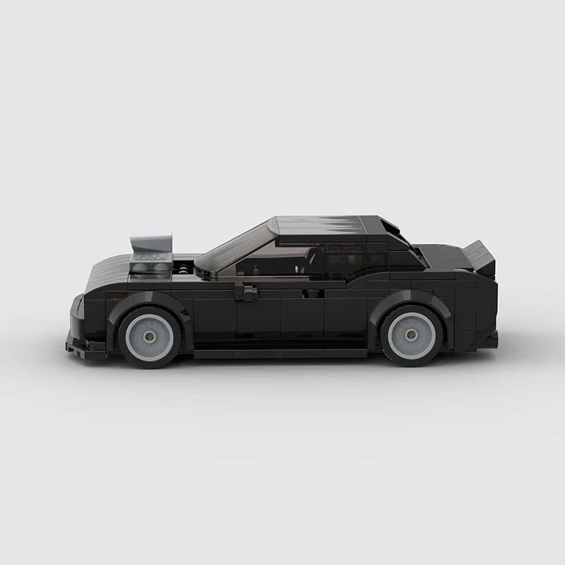 Dodge Challenger Black autić - pogled sa strane