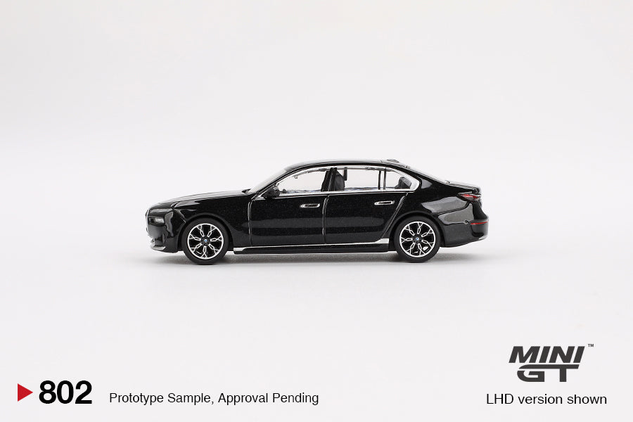 BMW i7 xDrive60 – Black Sapphire – MiniGT