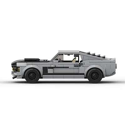 Ford Mustang GT Classic sa strane