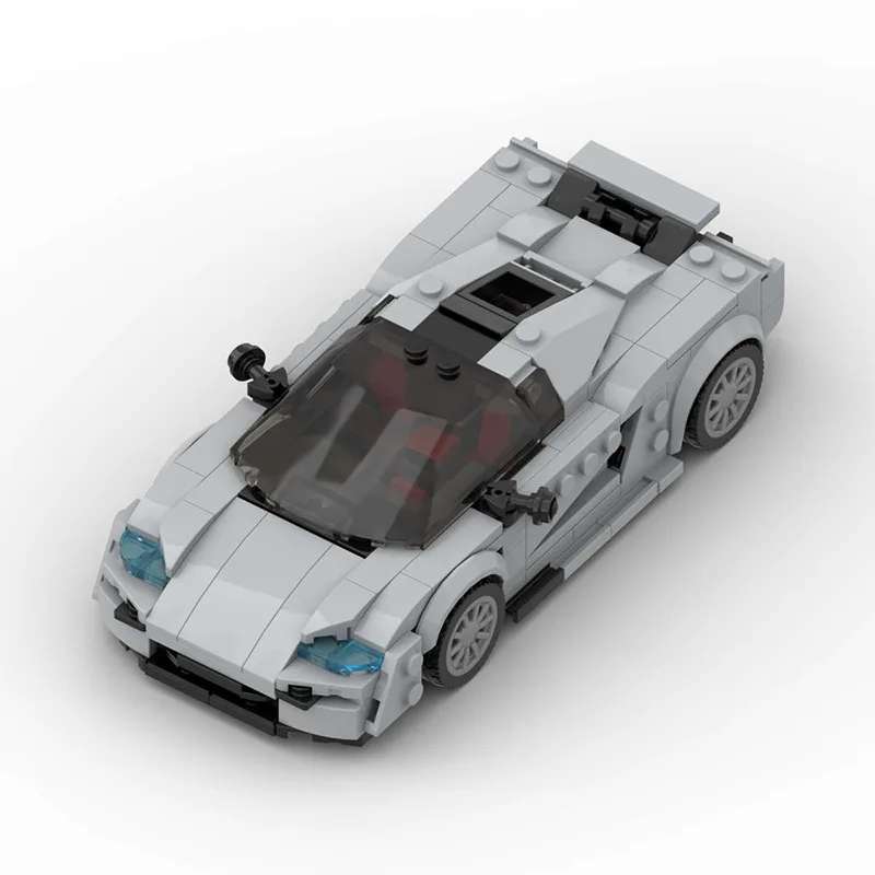 Pogled odozgo na sastavljeni Koenigsegg One autić.