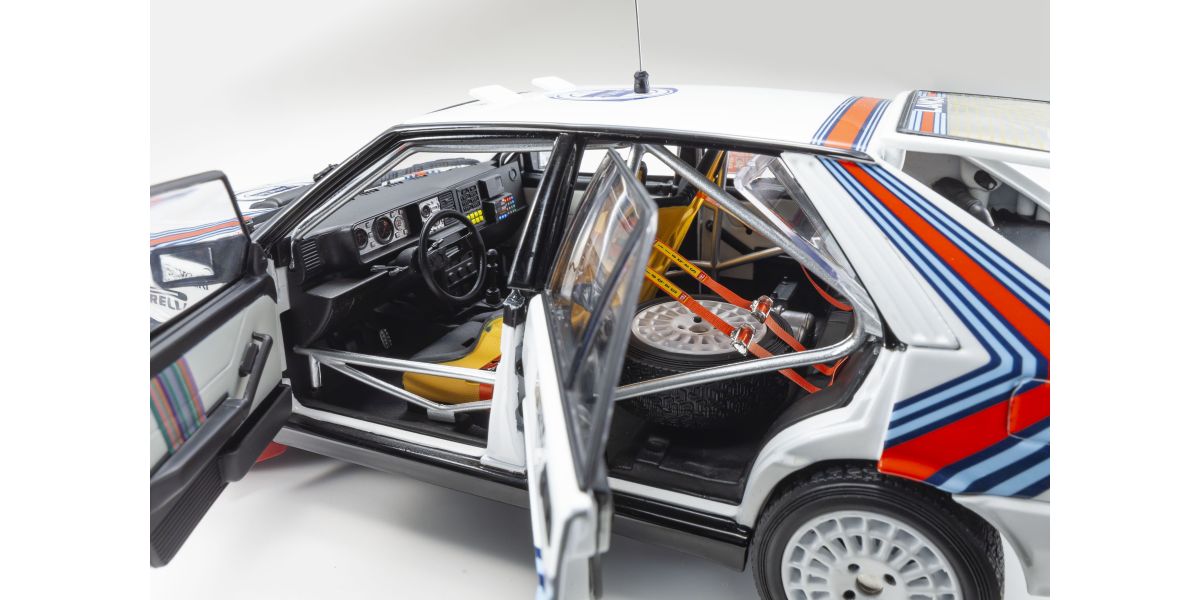 Lancia Delta HF 4WD 1000 Lakes 1987 - vozačeva vrata otvorena