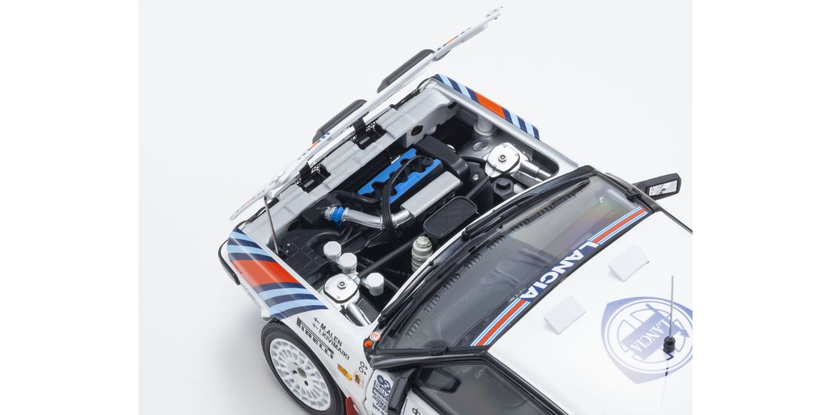 Lancia Delta HF 4WD 1000 Lakes 1987 - pogled na motor ispod haube