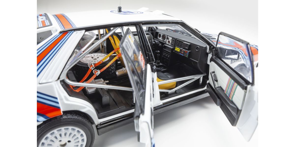 Lancia Delta HF 4WD 1000 Lakes 1987 - suvozačeva vrata otvorena