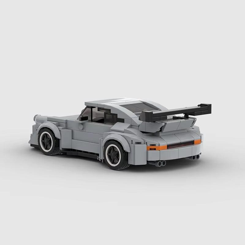Pogled nazad na Porsche 911 (930) RWB autić