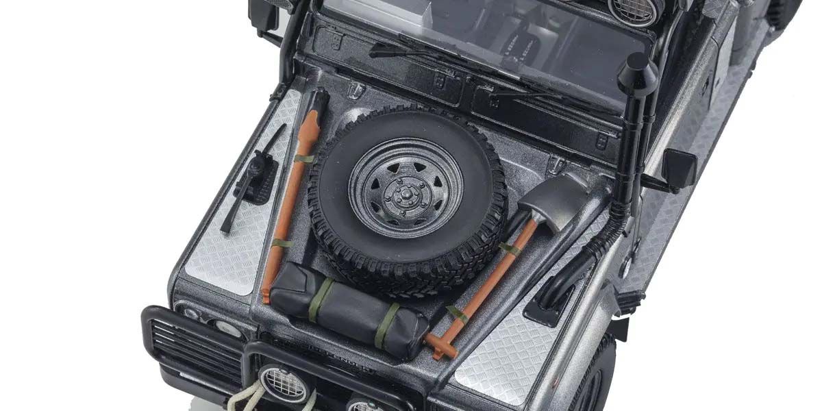Resin Land Rover Defender 2001 Tomb Raider Edition - rezerni točak