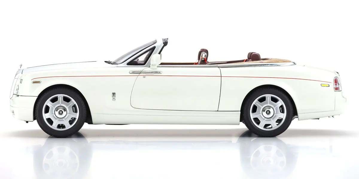 Bočni pogled na Rolls-Royce Phantom Drophead Coupé 2007 English White, metalni model