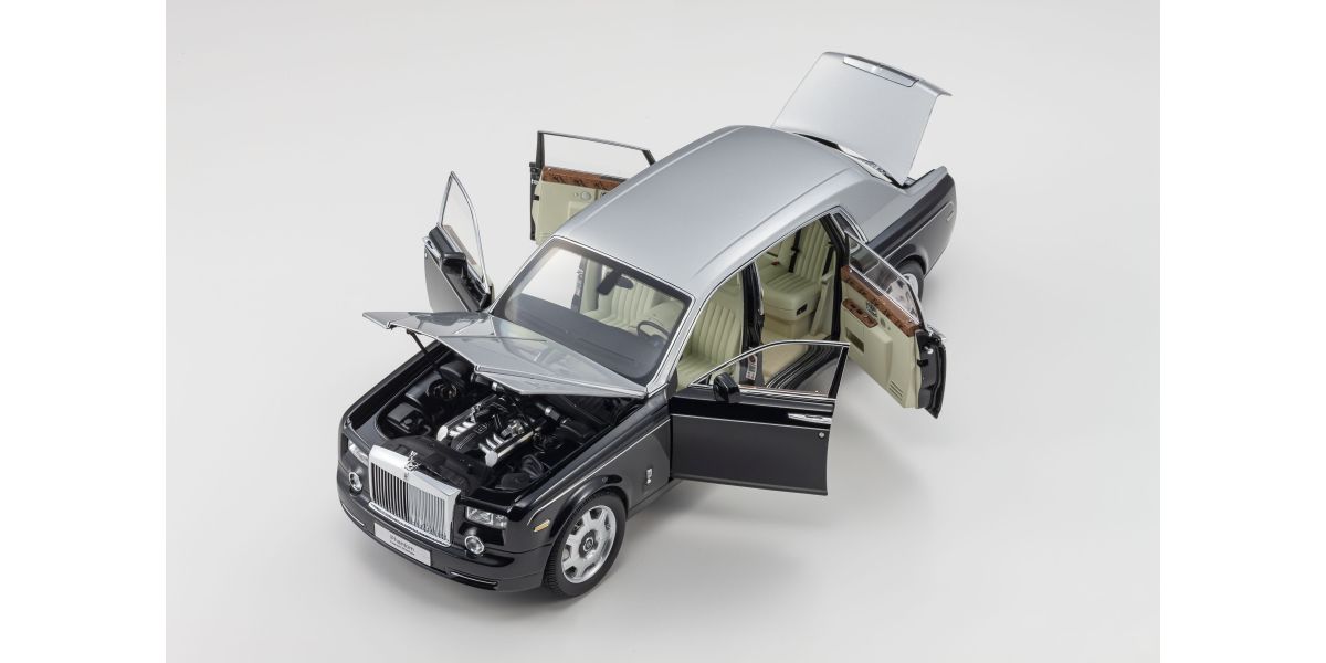 Metalni model Rolls-Royce Phantom EWB 2012 Black Silver sa prednje strane