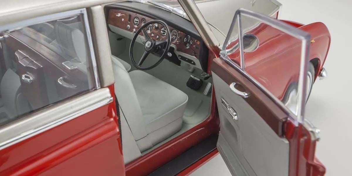 Rolls-Royce Phantom VI 1968 Red-Light Beige, otvorena vrata vozača