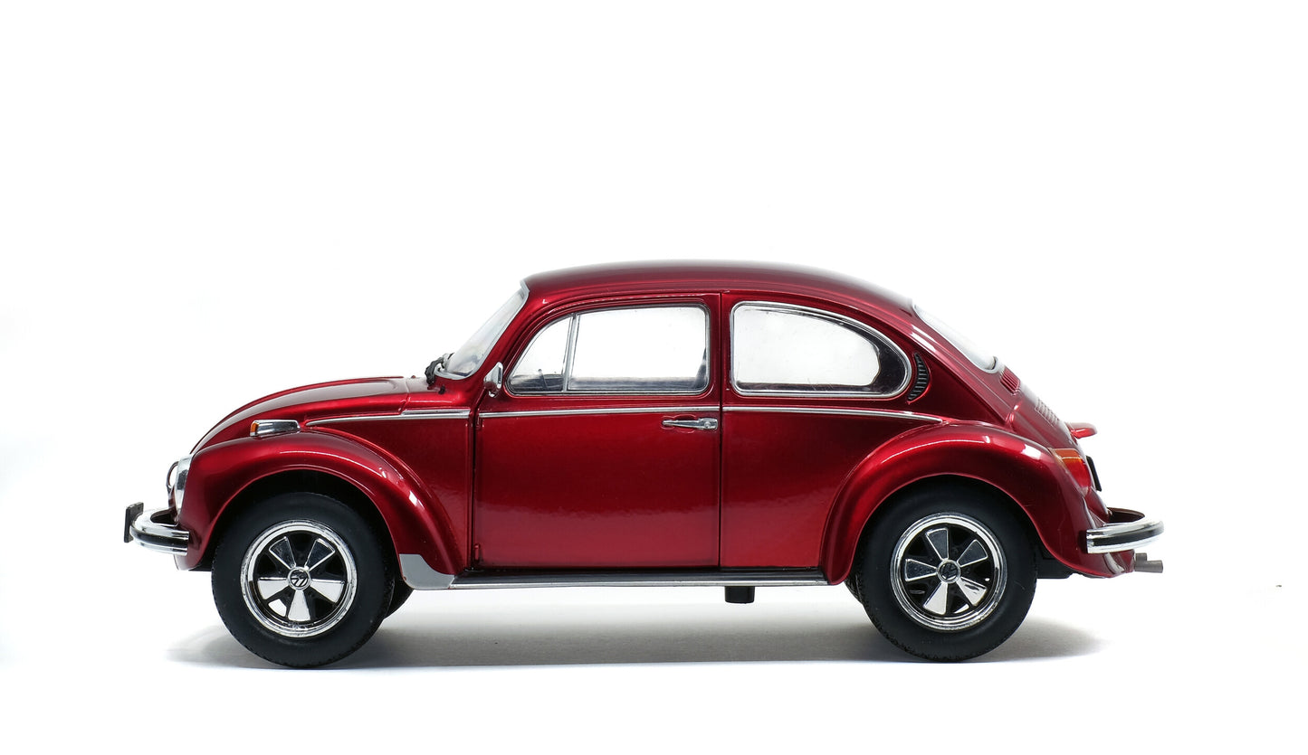 Volkswagen Beetle 1303 1974 Metallic Red – 1:18 Die‑Cast Solido