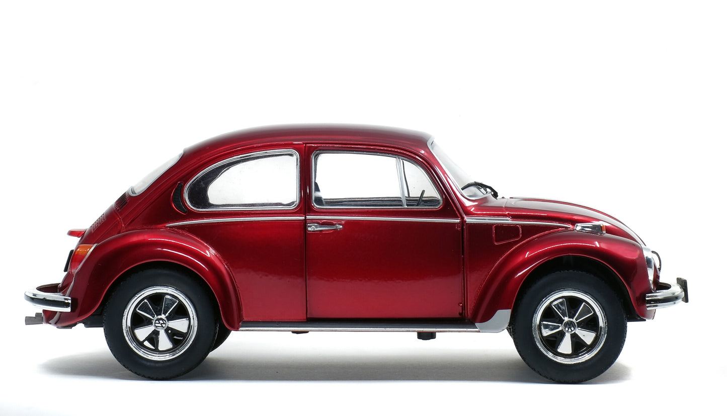 Volkswagen Beetle 1303 1974 Metallic Red – 1:18 Die‑Cast Solido