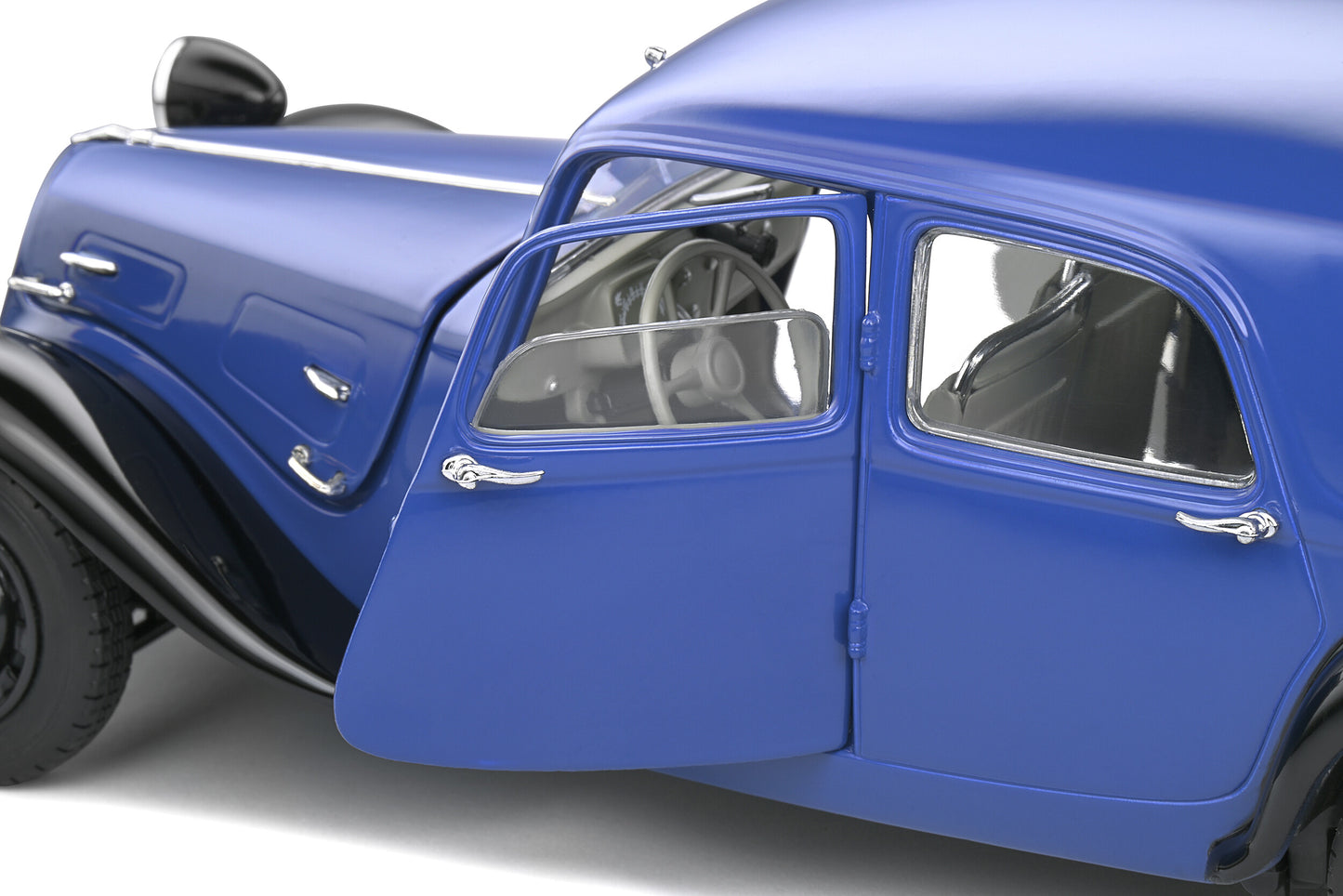 Citroën Traction 7 bi‑ton Dark Blue/Black 1937 – Die‑Cast Solido