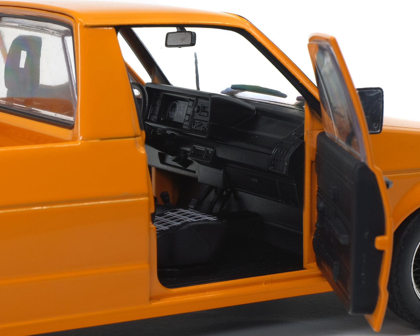 Volkswagen Caddy Mk1 Custom Metallic Orange – 1982 – 1:18 – Solido
